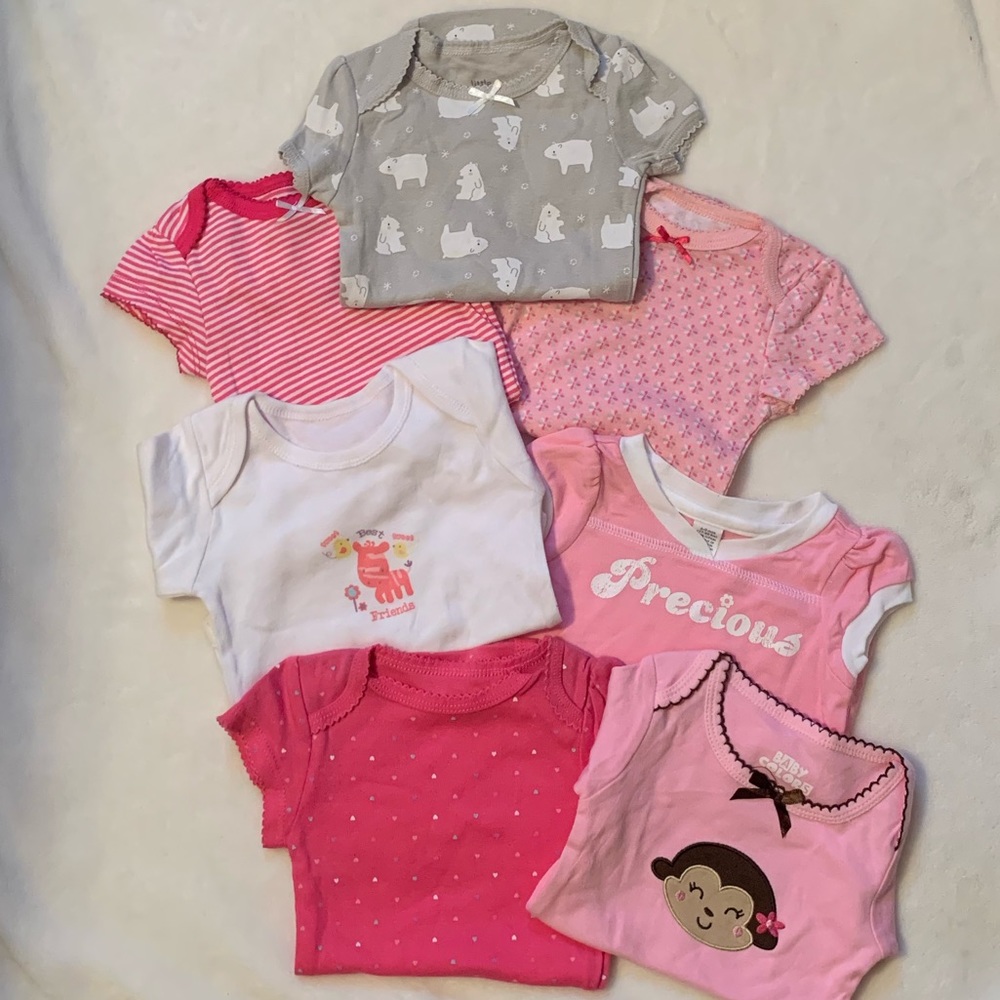 Cute 6-9 months girl onesie BUNDLE !!! 🤩🤩🤩